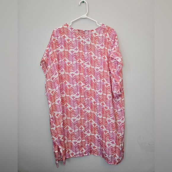 Tahari Coverup Tunic Top.
Pink/White
Size XXL - Picture 8 of 12